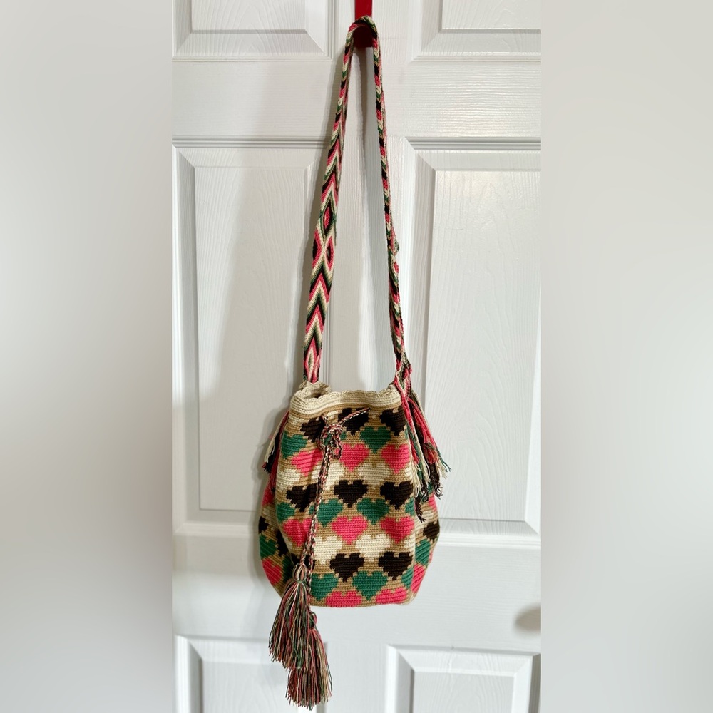 Wayuu Mochila Handmade Crossbody Bag Pink Teal Heart - Picture 2 of 15